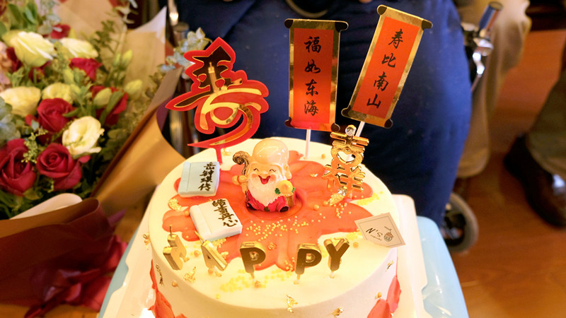 岳家女儿定制的生日蛋糕1_看图王_副本.jpg