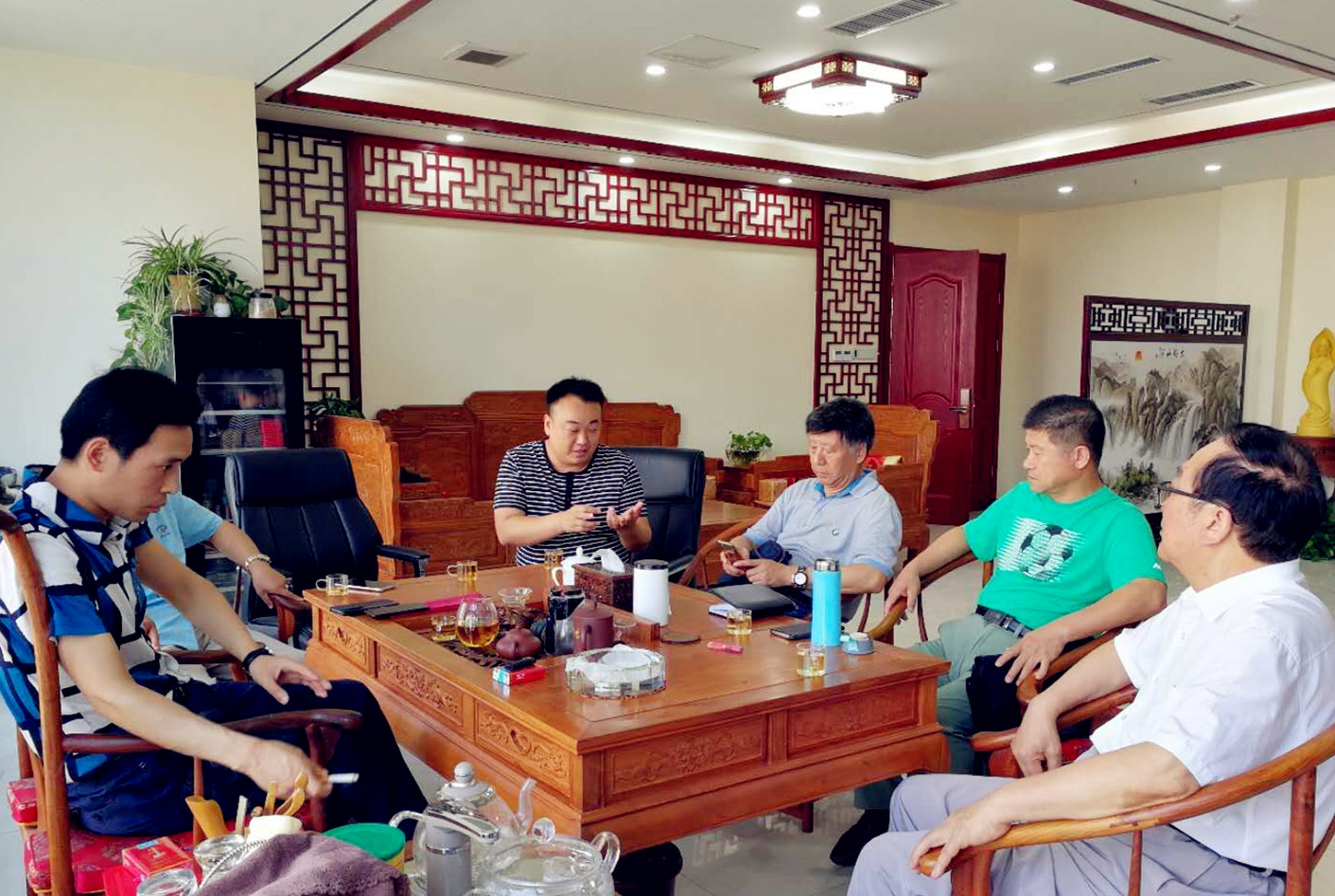 《中华岳氏统谱》主编岳喜高，副主编岳建民赴河南对接统谱工作